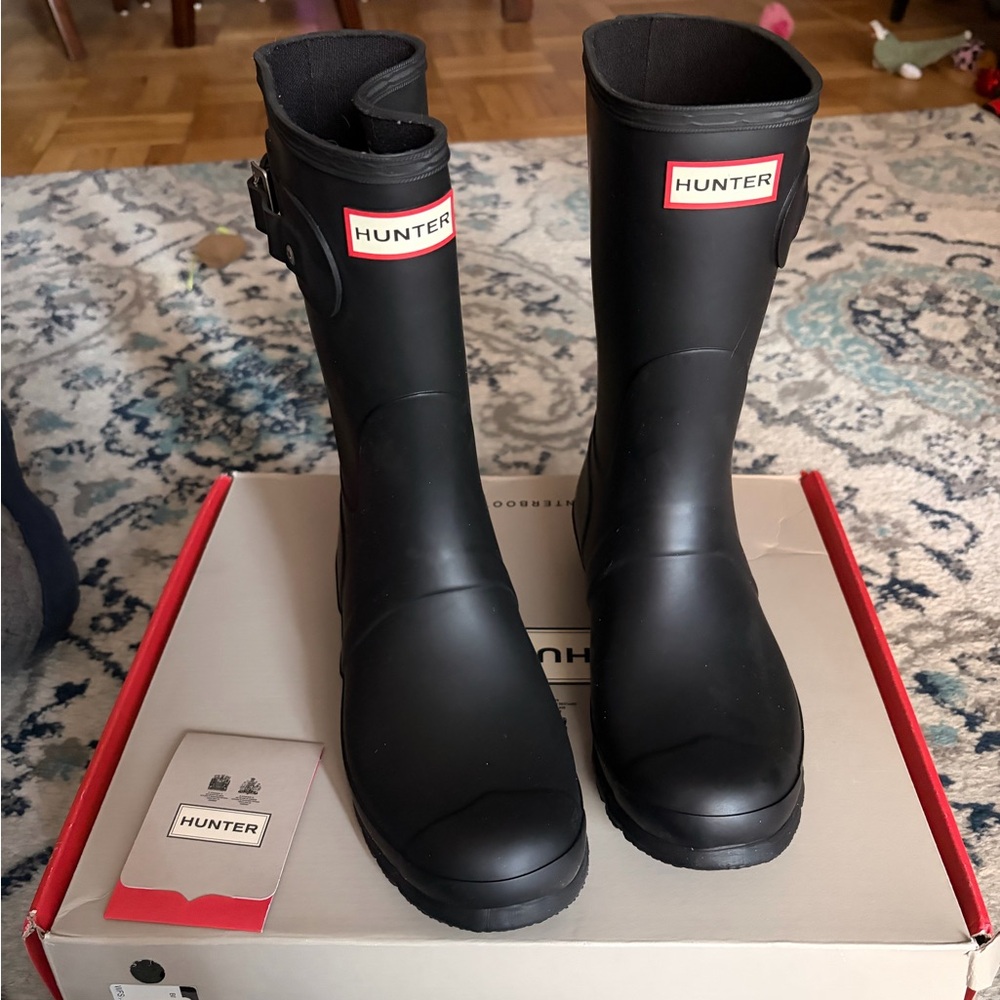 Hunter Women's Short Matte Black Rain Boots - Picture 2 of 11